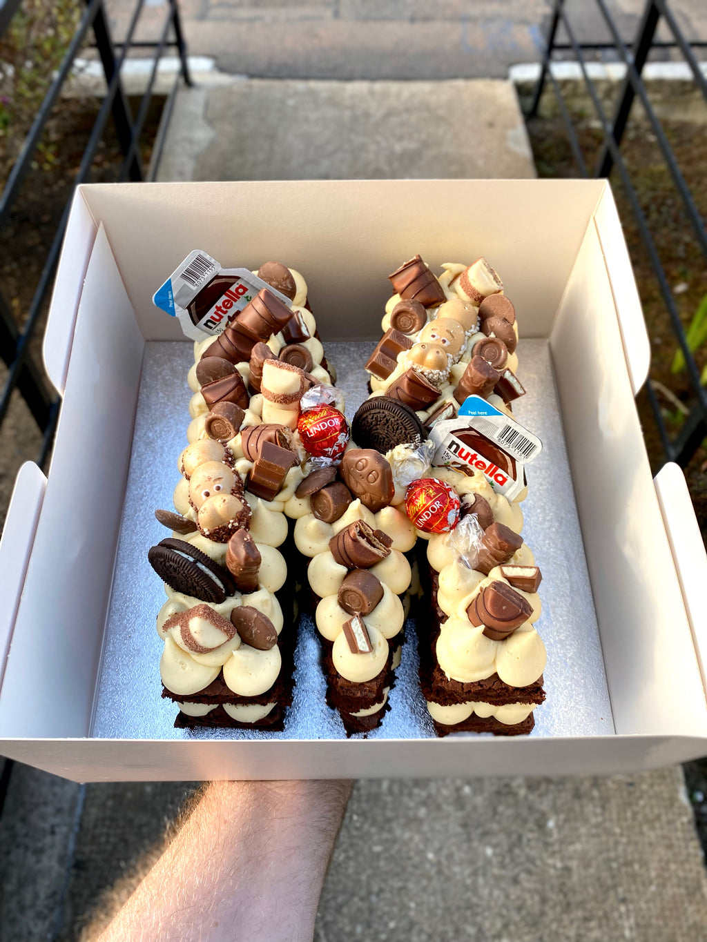 Brownie letter or number cake